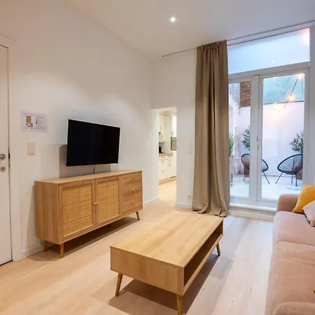 Διαμέρισμα Stylish Coastal With Fireplace & Terrace In *