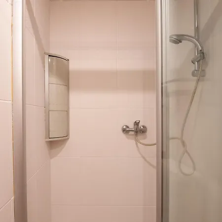 Apartman Stylish Coastal With Fireplace & Terrace In