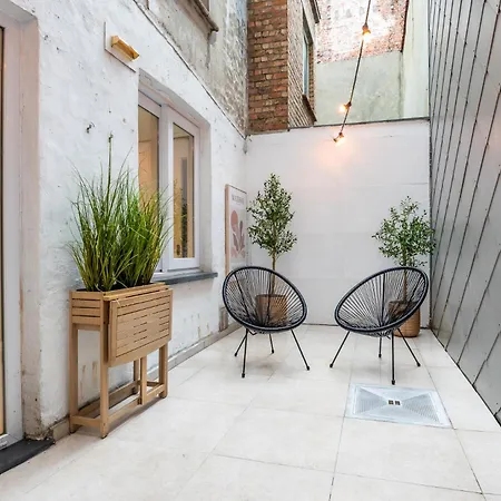 Apartman Stylish Coastal With Fireplace & Terrace In Ostende