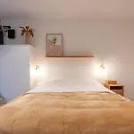 Apartment Stylish Coastal With Fireplace & Terrace In