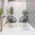 Stylish Coastal With Fireplace & Terrace In Apartment