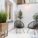 Apartment Stylish Coastal With Fireplace & Terrace In