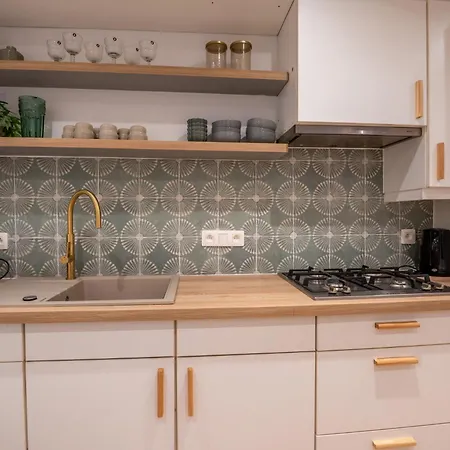 Stylish Coastal With Fireplace & Terrace In * Ostend